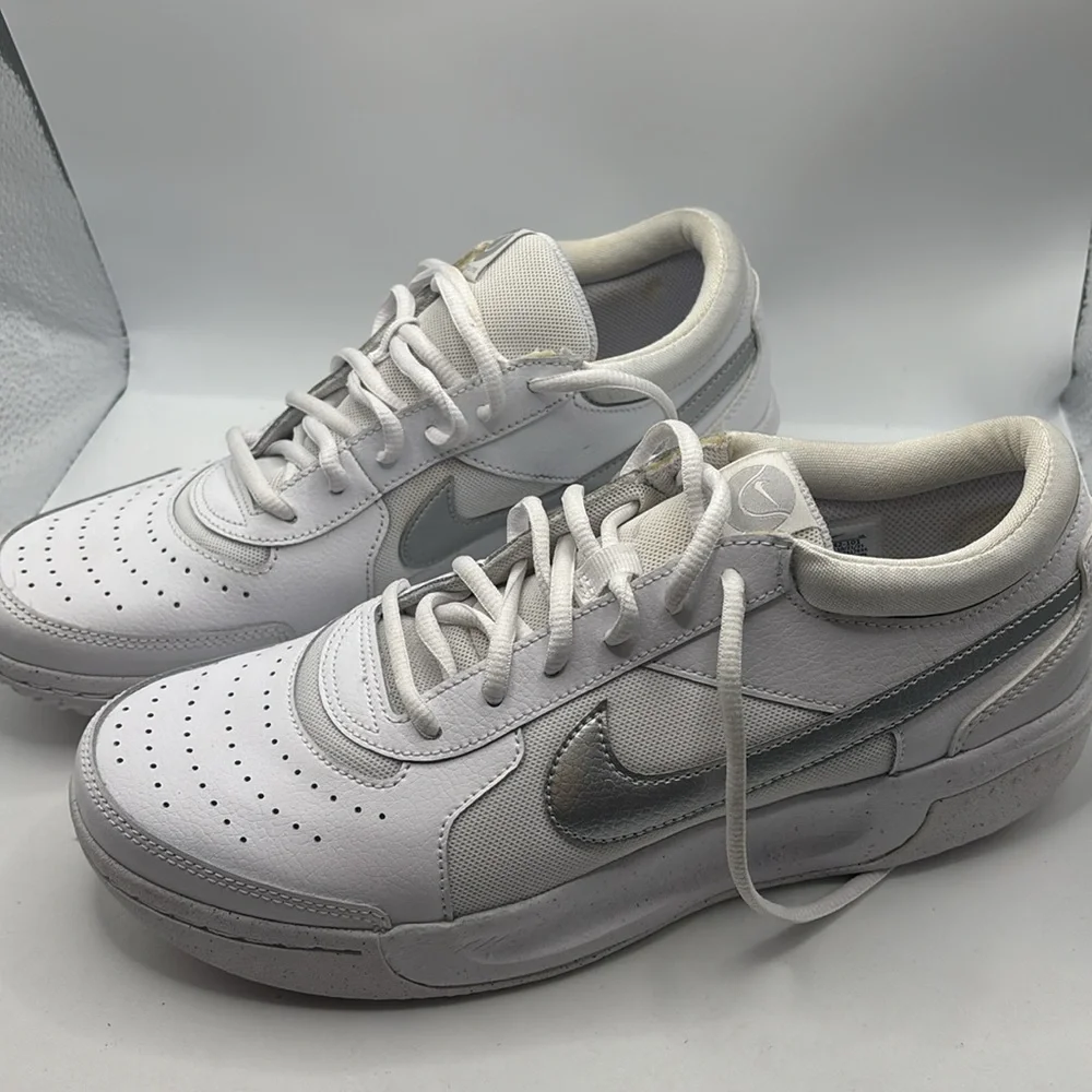 Nike Women's Zoom Court Lite 3 Tennis Shoes White/Grey SZ 9.5 walking minimalist - Picture 3 of 10